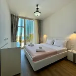 Sun Hill Coast, Palasa