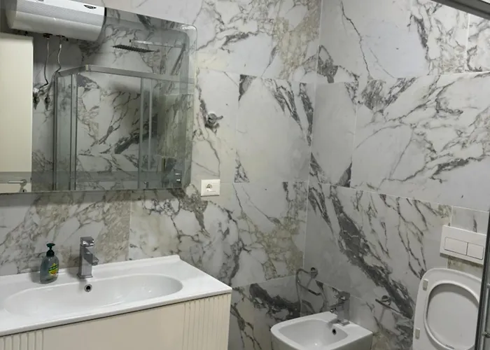 Sun Hill Coast, Palasë